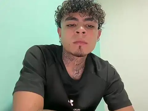 Snapshot of freyva chatting on 04.03.26 freyva online show from 04.03.26