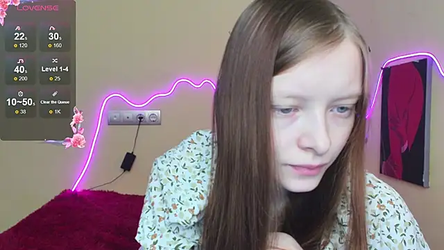 Snapshot of AliceHaris chatting on 10.25.25 AliceHaris online show from 10.25.25