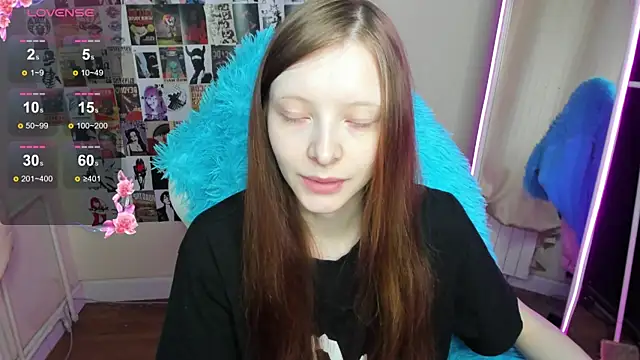 Snapshot of AliceHaris chatting on 11.27.25 AliceHaris online show from 11.27.25