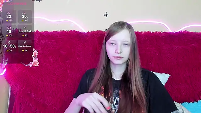 Snapshot of AliceHaris chatting on 12.14.25 AliceHaris online show from 12.14.25