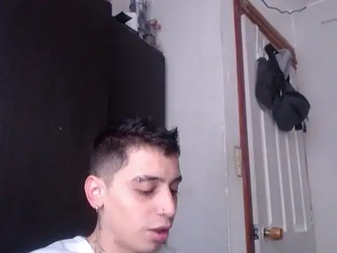 Snapshot of xalejo_max chatting on 11.18.25 xalejo max online show from 11.18.25