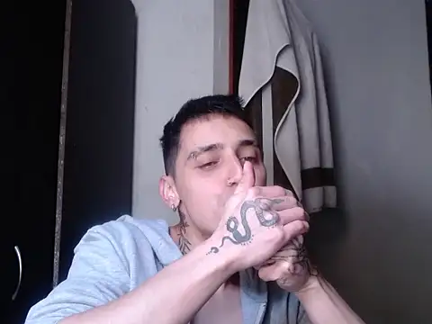 Snapshot of xalejo_max chatting on 11.19.25 xalejo max online show from 11.19.25