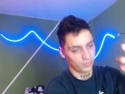 Snapshot of xalejo_max chatting on 12.14.25 xalejo max online show from 12.14.25