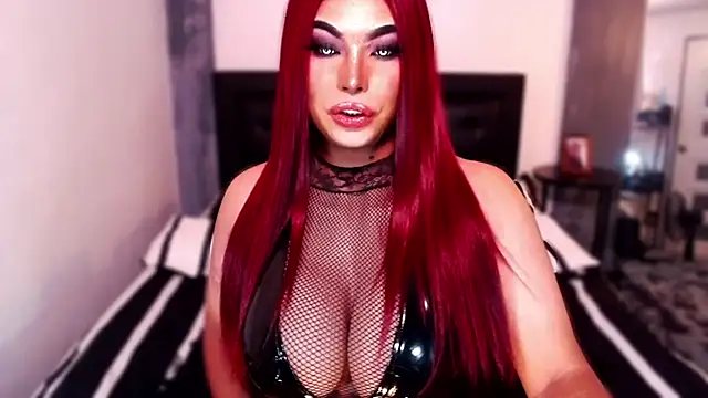 xTrixieMae online show from 10.08.25