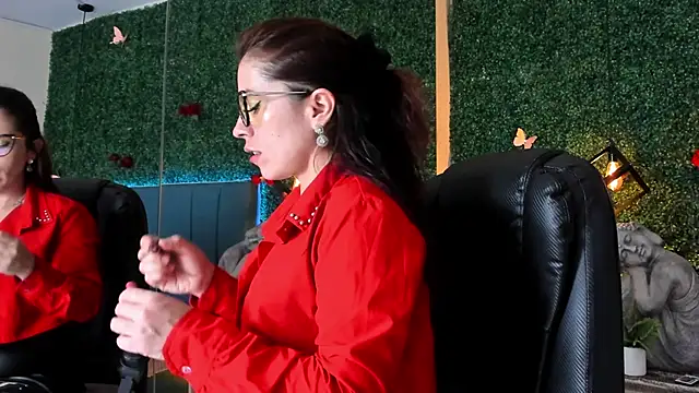 Snapshot of Linagh_ chatting on 06.19.26 Linagh online show from 06.19.26