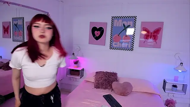 Snapshot of Zoe_Lynch_ chatting on 12.17.25 Zoe Lynch online show from 12.17.25