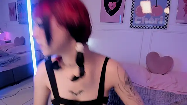 Zoe Lynch  online show from 04.24.26