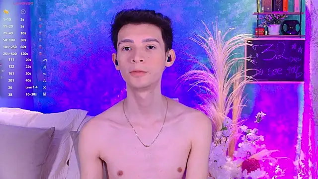 Snapshot of VicenteFerrer chatting on 09.22.25 VicenteFerrer online show from 09.22.25