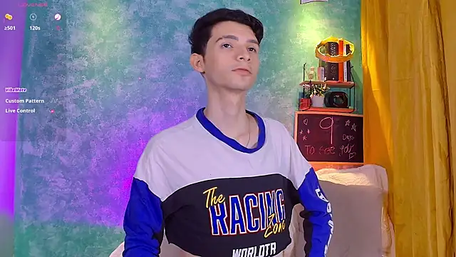 Snapshot of VicenteFerrer chatting on 10.16.25 VicenteFerrer online show from 10.16.25