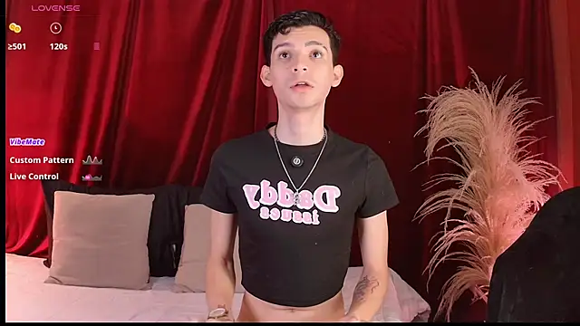 Snapshot of VicenteFerrer chatting on 06.18.26 VicenteFerrer online show from 06.18.26