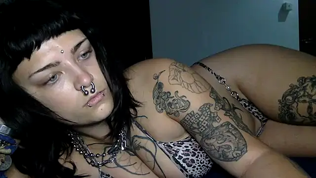 Snapshot of cymerastail chatting on 09.19.25 cymerastail online show from 09.19.25