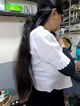 Queen Nightt online show from 10.14.25