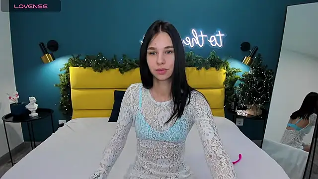 Snapshot of Molly__Cutie chatting on 12.21.25 Molly Cutie online show from 12.21.25