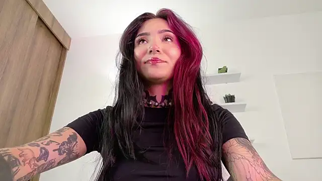 sara queen10 online show from 04.28.26