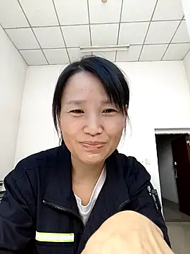 Snapshot of Haili-1 chatting on 10.16.25 Haili-1 online show from 10.16.25