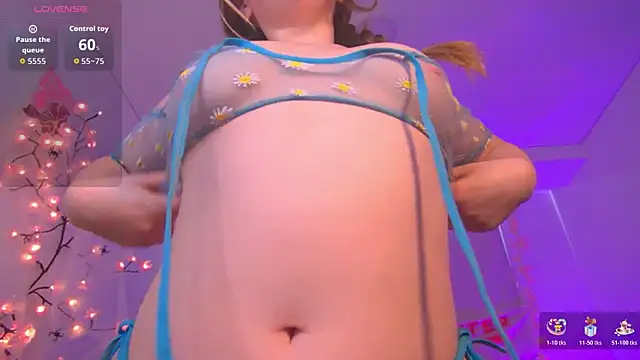 Snapshot of Lil_bela chatting on 11.22.25 Lil bela online show from 11.22.25