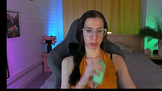 Snapshot of CareyJonas chatting on 10.02.25 CareyJonas online show from 10.02.25