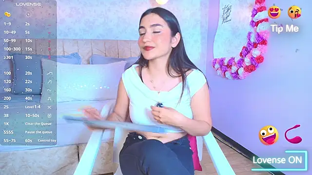 Snapshot of sweet_artemiis chatting on 09.19.25 sweet artemiis online show from 09.19.25