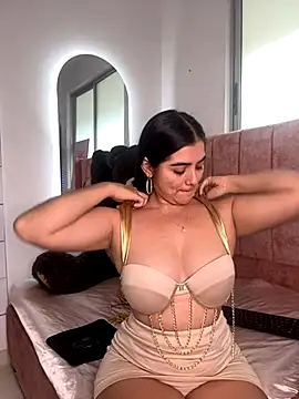 salomecute21 online show from 10.31.25