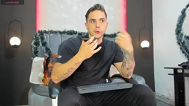 Snapshot of Liam_walk_ chatting on 11.27.25 Liam walk online show from 11.27.25