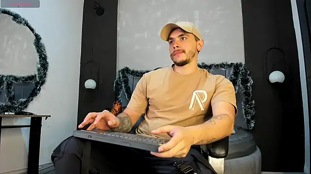 Snapshot of Liam_walk_ chatting on 12.20.25 Liam walk online show from 12.20.25