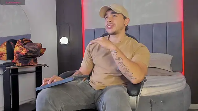 Snapshot of Liam_walk_ chatting on 03.05.26 Liam walk online show from 03.05.26