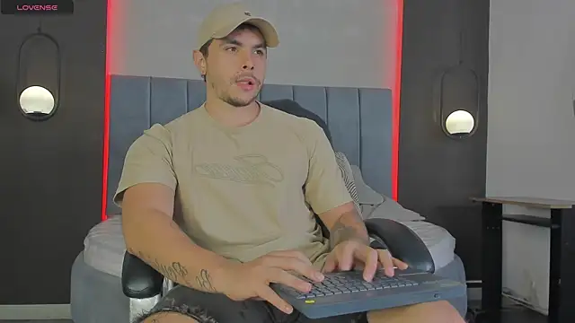 Snapshot of Liam_walk_ chatting on 03.07.26 Liam walk online show from 03.07.26