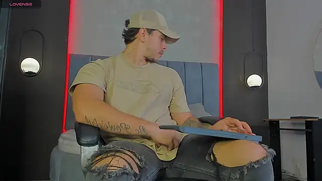 Snapshot of Liam_walk_ chatting on 03.08.26 Liam walk online show from 03.08.26