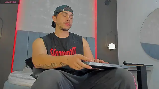 Snapshot of Liam_walk_ chatting on 03.09.26 Liam walk online show from 03.09.26