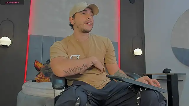 Snapshot of Liam_walk_ chatting on 03.10.26 Liam walk online show from 03.10.26