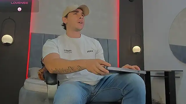 Snapshot of Liam_walk_ chatting on 03.12.26 Liam walk online show from 03.12.26