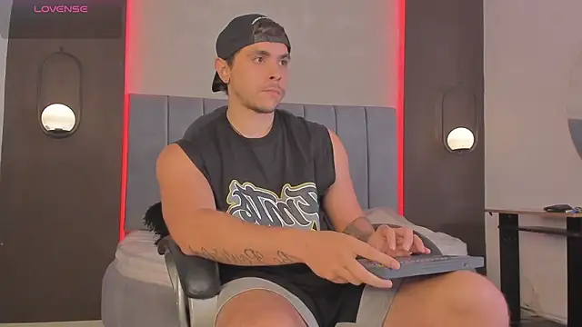 Snapshot of Liam_walk_ chatting on 03.18.26 Liam walk online show from 03.18.26