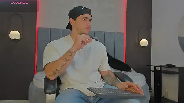 Snapshot of Liam_walk_ chatting on 03.20.26 Liam walk online show from 03.20.26