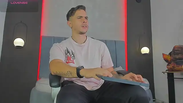 Snapshot of Liam_walk_ chatting on 03.29.26 Liam walk online show from 03.29.26