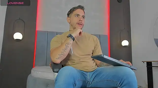 Snapshot of Liam_walk_ chatting on 04.09.26 Liam walk online show from 04.09.26