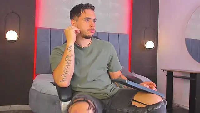 Snapshot of Liam_walk_ chatting on 04.13.26 Liam walk online show from 04.13.26