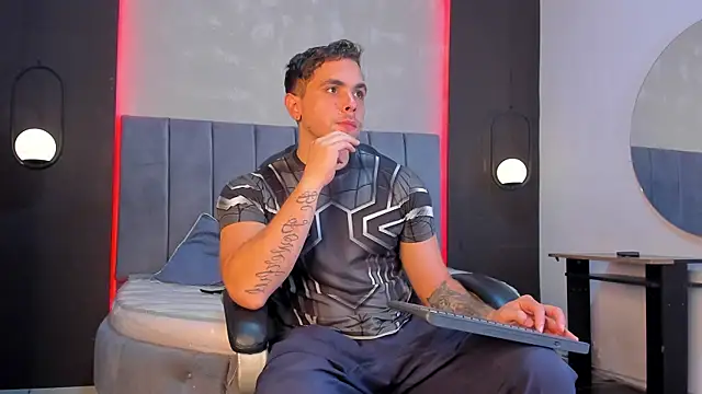 Snapshot of Liam_walk_ chatting on 04.15.26 Liam walk online show from 04.15.26