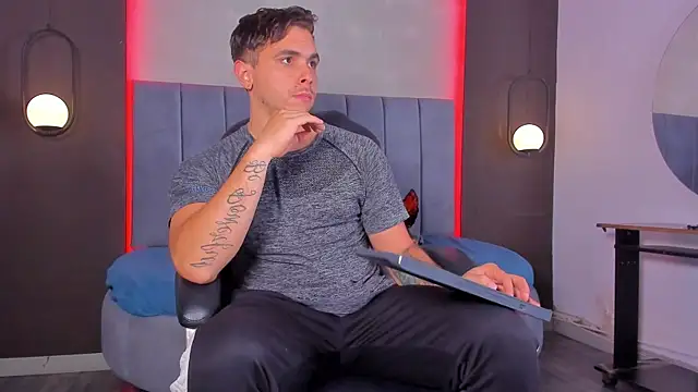 Snapshot of Liam_walk_ chatting on 04.17.26 Liam walk online show from 04.17.26