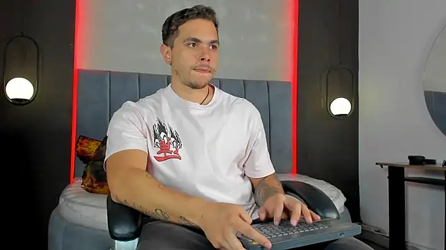 Snapshot of Liam_walk_ chatting on 04.20.26 Liam walk online show from 04.20.26