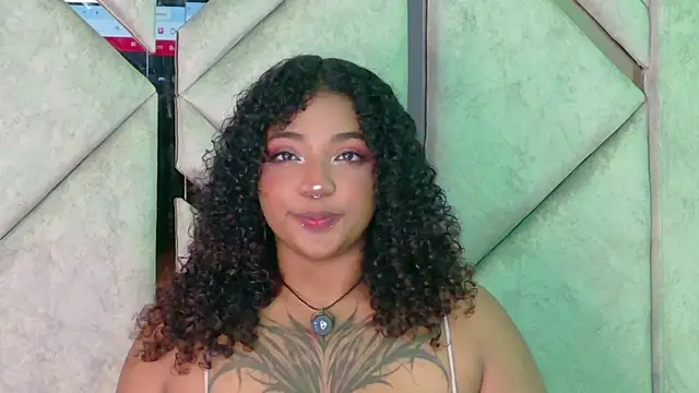 Snapshot of Cristal-Jonnes chatting on 07.18.26 Cristal-Jonnes online show from 07.18.26