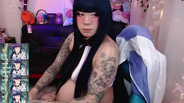 jadedelux  online show from 11.28.25