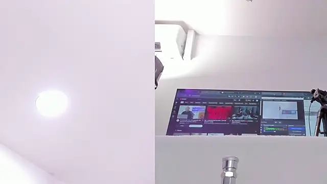 Snapshot of maily_zanss chatting on 03.19.26 maily zanss online show from 03.19.26