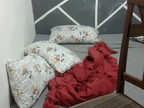 Snapshot of AsianbouncieGIRL chatting on 12.04.25 AsianbouncieGIRL online show from 12.04.25