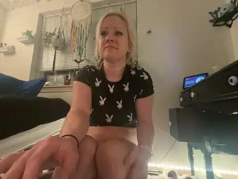 Snapshot of prettylilandrea chatting on 03.26.26 prettylilandrea online show from 03.26.26