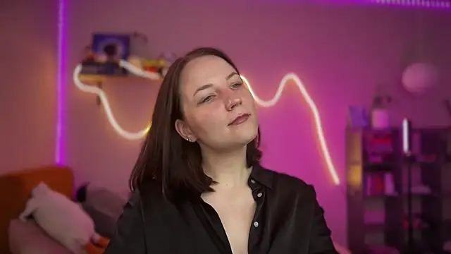 Snapshot of EveSunny chatting on 10.09.25 EveSunny online show from 10.09.25