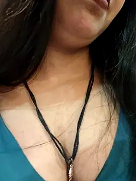 Maahhii 2 online show from 10.25.25