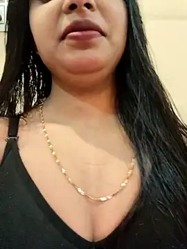 Maahhii 2 online show from 10.31.25