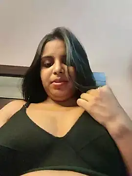 Maahhii 2 online show from 04.28.26
