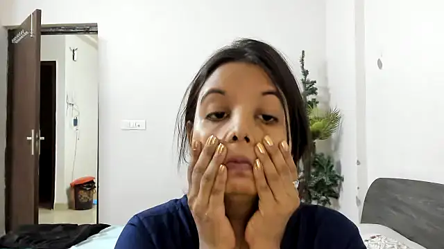 Maahhii 2 online show from 06.13.26