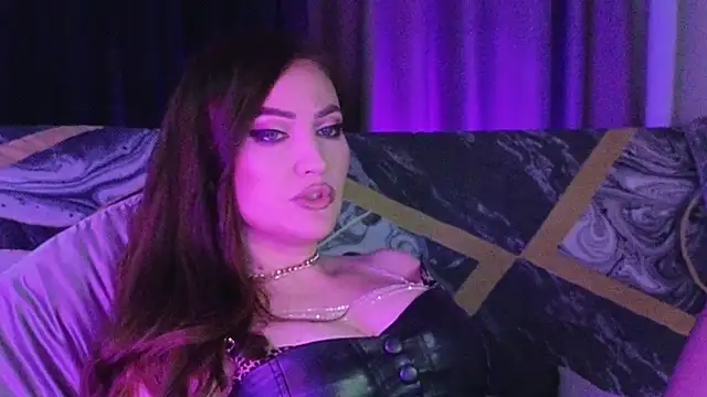 Snapshot of AliceJameson chatting on 09.10.25 AliceJameson online show from 09.10.25